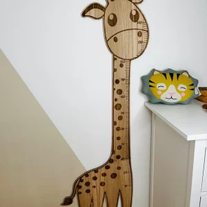 toise bébé en forme de girafe