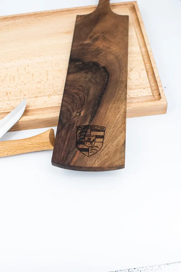 Planche de présentation artisanale en bois – Image 2